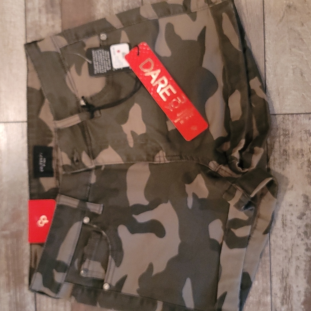 Camo Celebrity Pink shorts